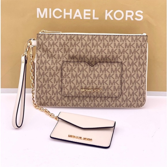 MICHAEL KORS JET SET TRAVEL LG 2 in 1
WRISTLET AND CARD CASE - Picture 4 of 13